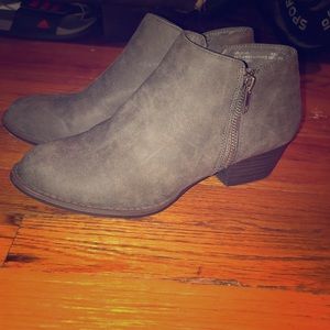 Chelsea Booties 👞